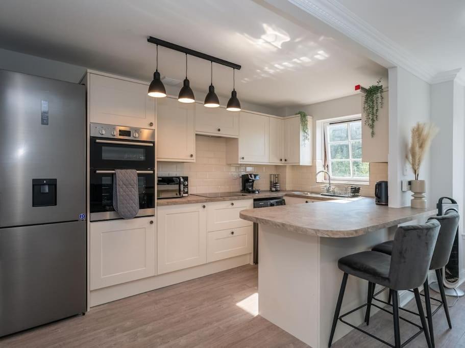 Luxury 2Bed 2Bath Flat In City Centre- Free Parking! Leilighet Edinburgh Eksteriør bilde