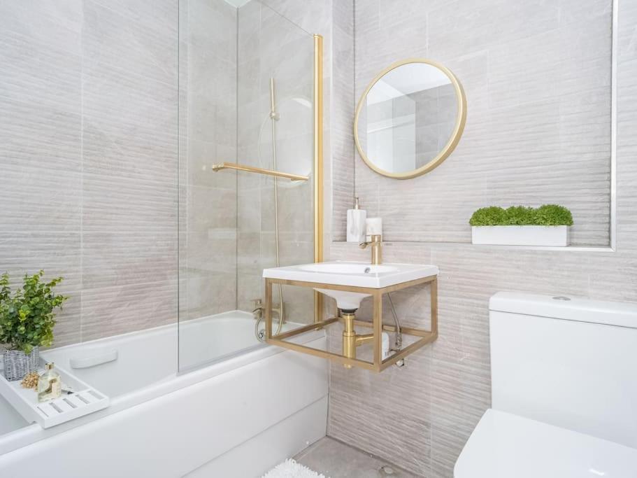 Luxury 2Bed 2Bath Flat In City Centre- Free Parking! Leilighet Edinburgh Eksteriør bilde