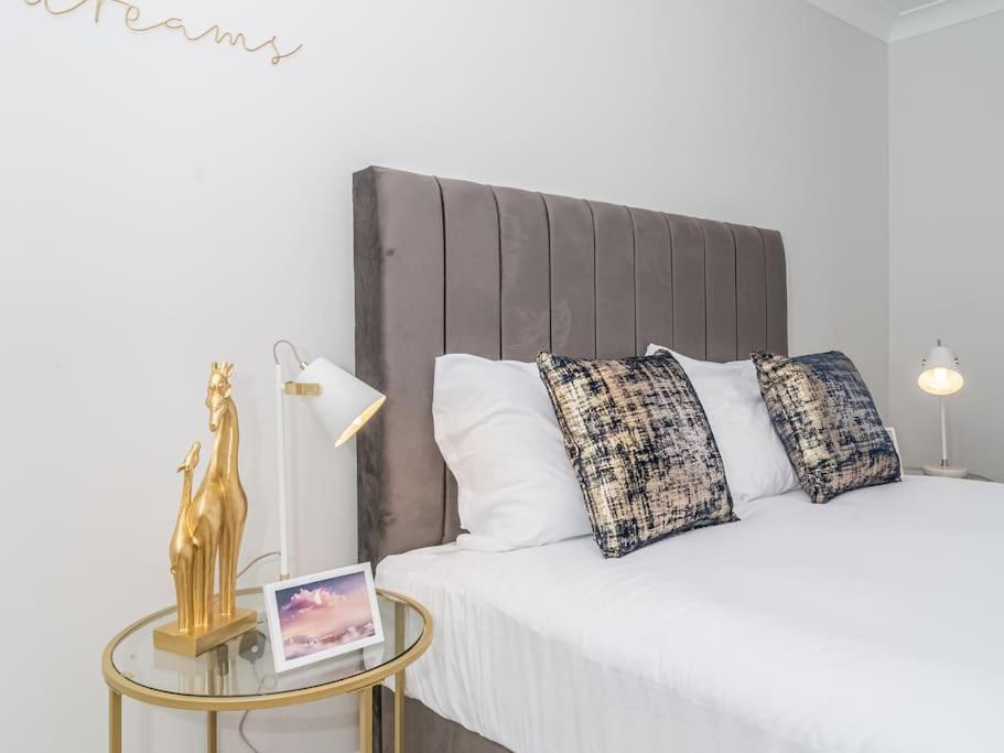 Luxury 2Bed 2Bath Flat In City Centre- Free Parking! Leilighet Edinburgh Eksteriør bilde