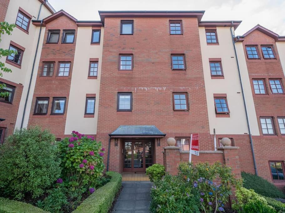 Luxury 2Bed 2Bath Flat In City Centre- Free Parking! Leilighet Edinburgh Eksteriør bilde