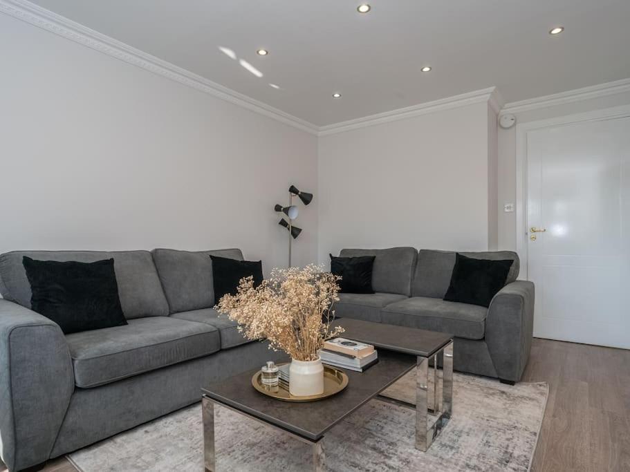 Luxury 2Bed 2Bath Flat In City Centre- Free Parking! Leilighet Edinburgh Eksteriør bilde