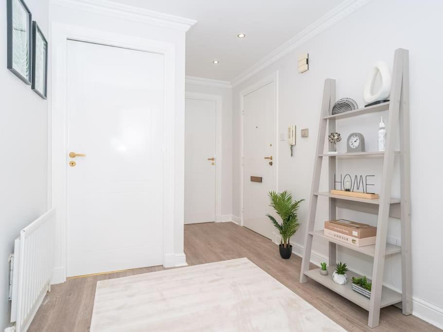 Luxury 2Bed 2Bath Flat In City Centre- Free Parking! Leilighet Edinburgh Eksteriør bilde